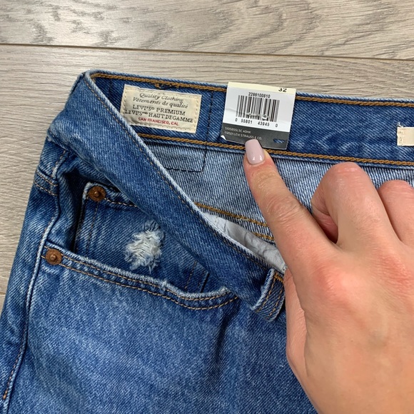 Levi’s Wedgie High Rise Distressed Raw Hem Jeans - Picture 6 of 14